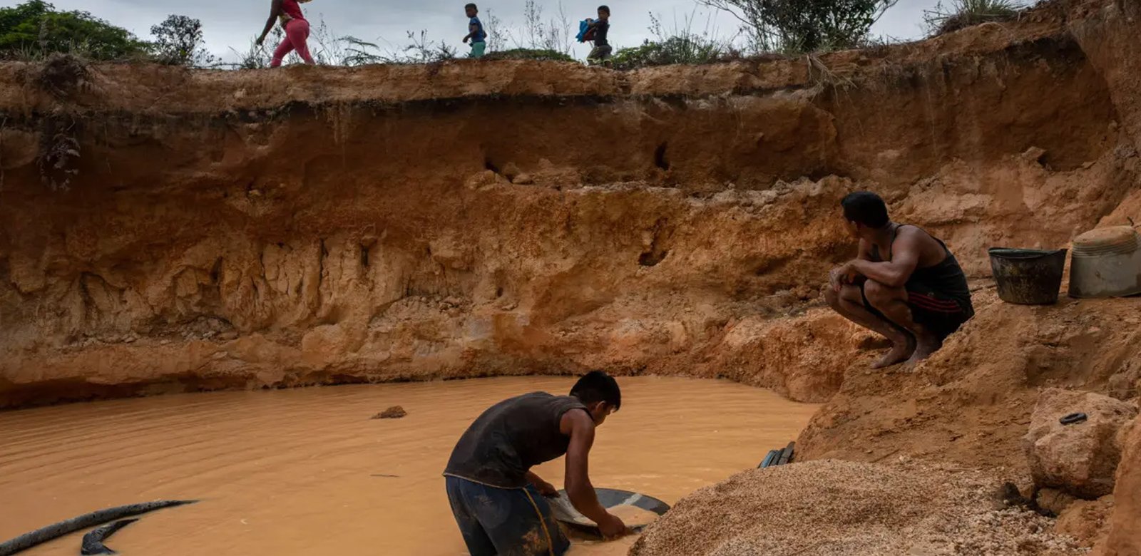 El Proyecto de Ley Orgánica de Minas institucionaliza el ecocidio y el blanqueo del «Oro de Sangre» en Venezuela